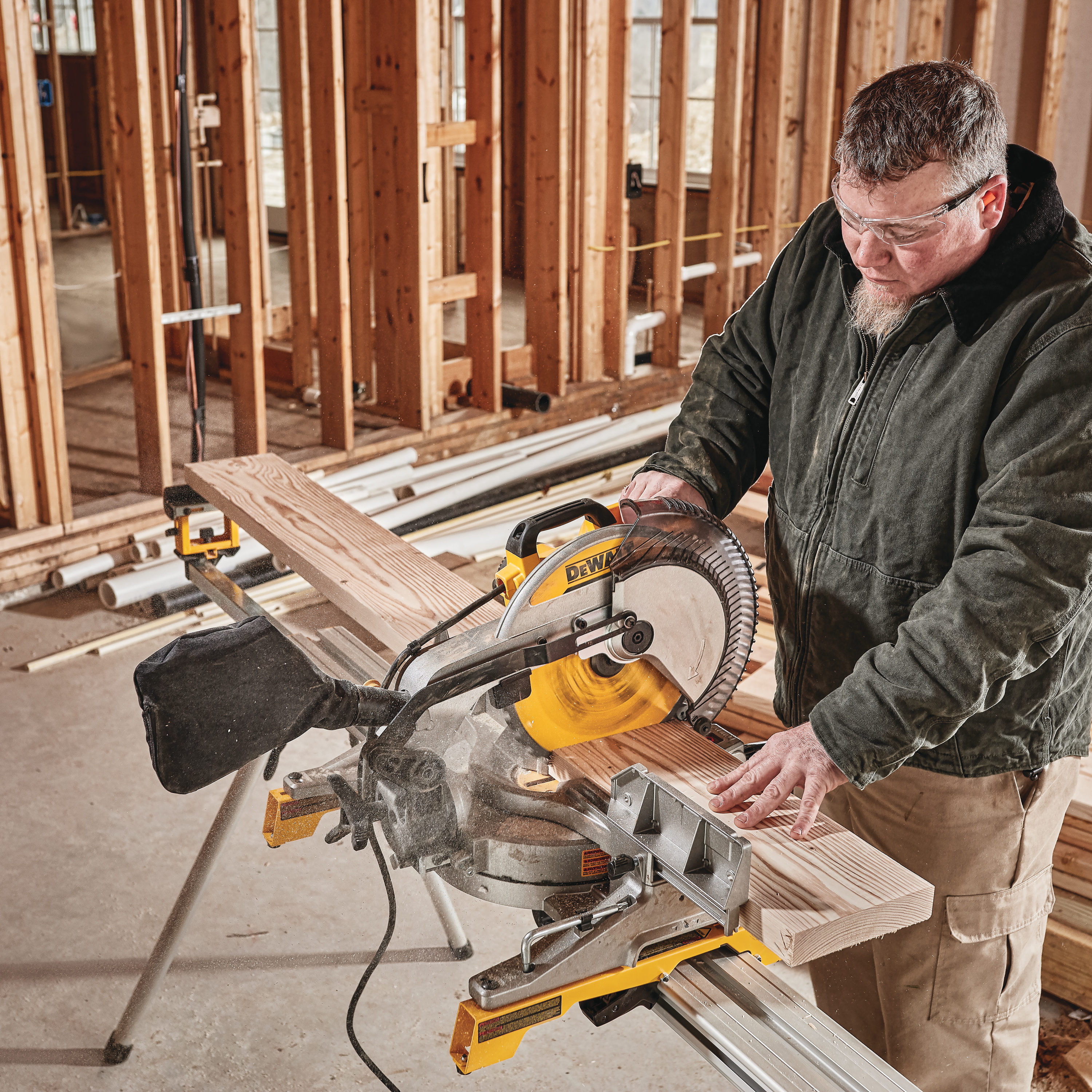 DeWalt DWS715 12″ Single-Bevel Compound Miter Saw on Sale