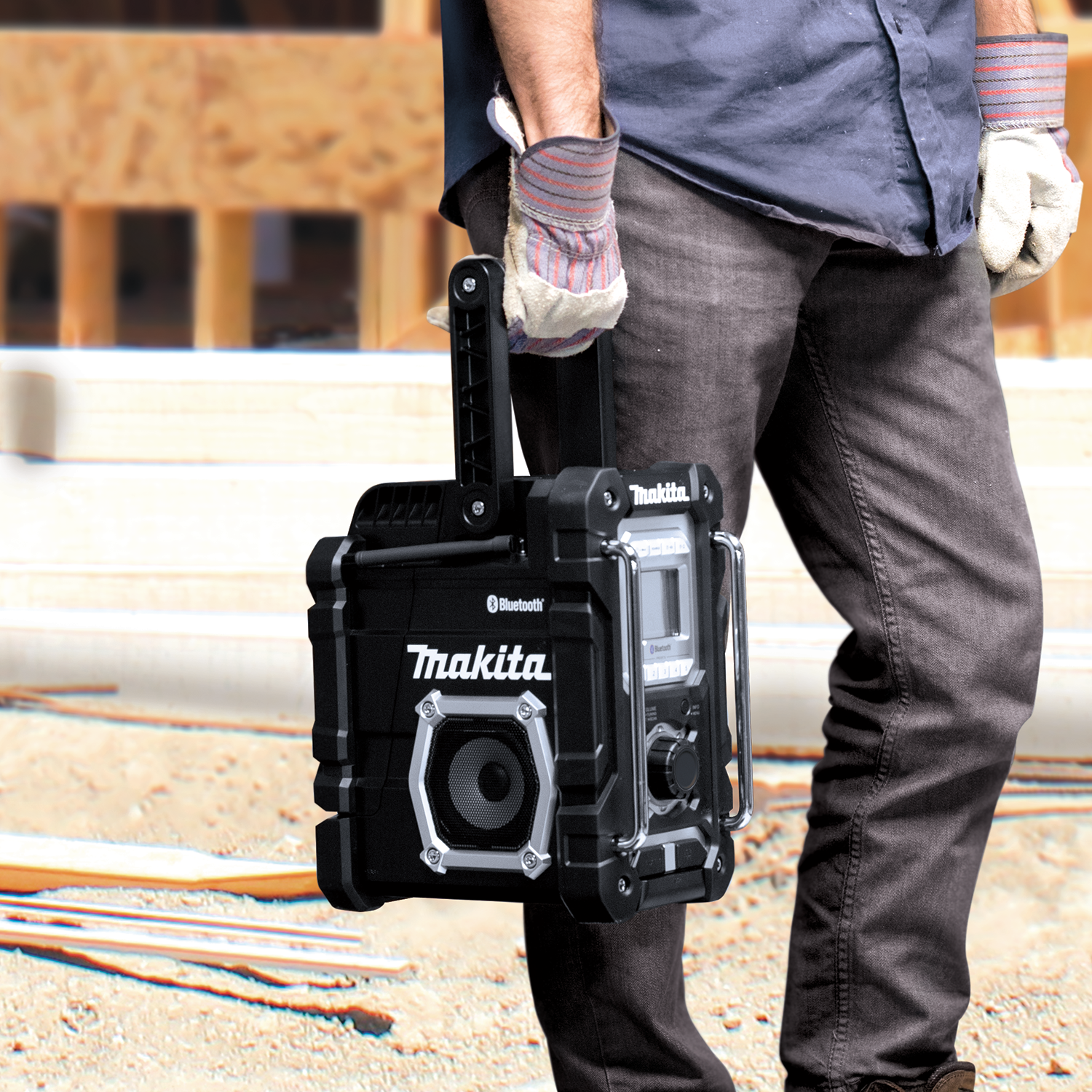 Makita XRM06B Jobsite Radio Online