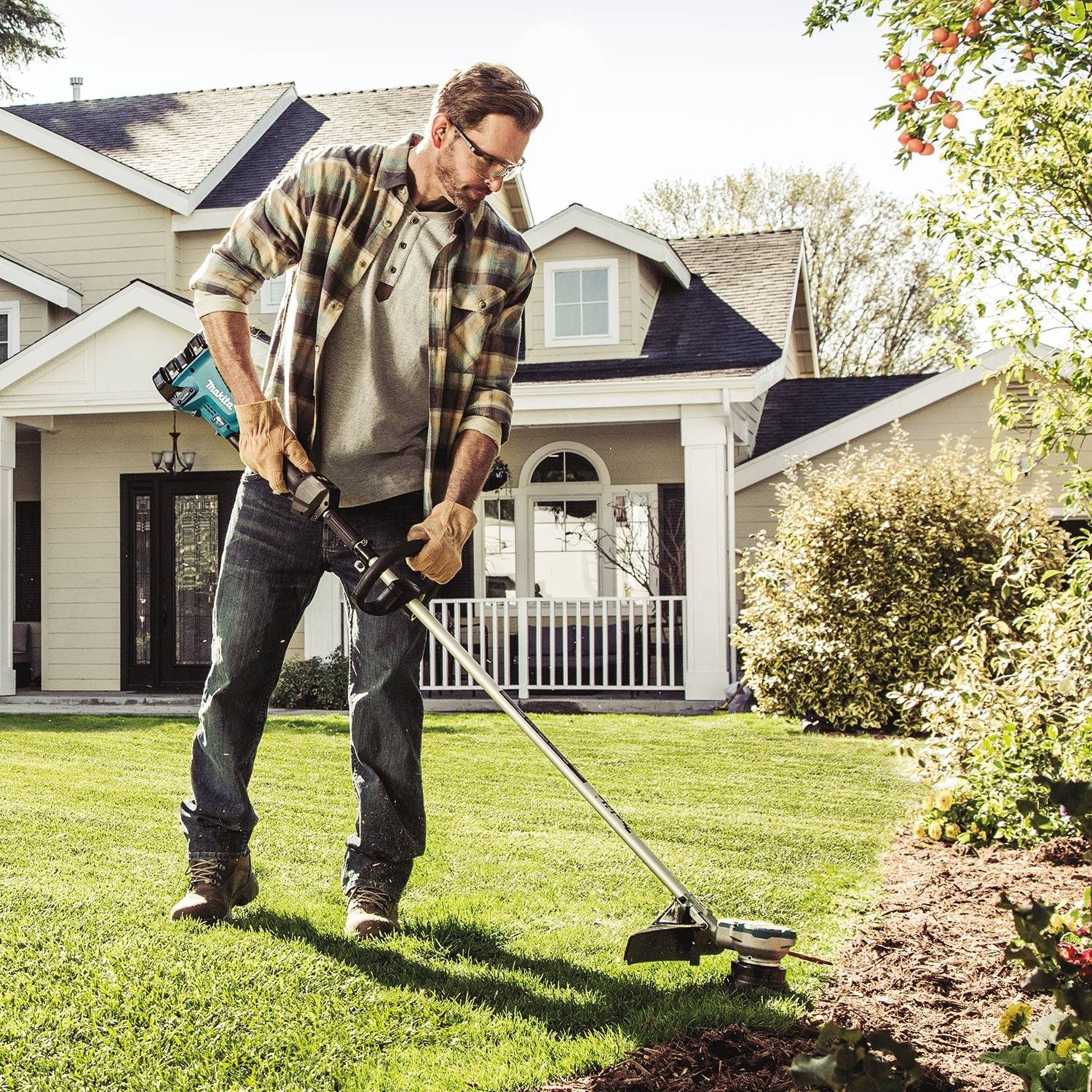 Makita 18V LXT Brushless String Trimmer Kit on Sale