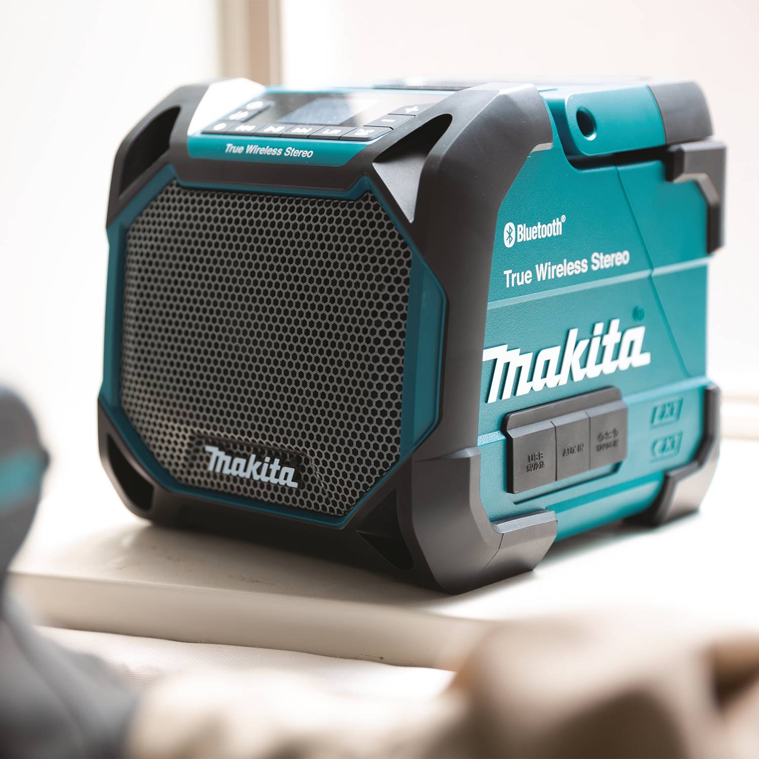 Makita 18V LXT / 12V Max CXT Lithium-Ion Cordless Bluetooth Job Site Speaker (Bare Tool) Fashion