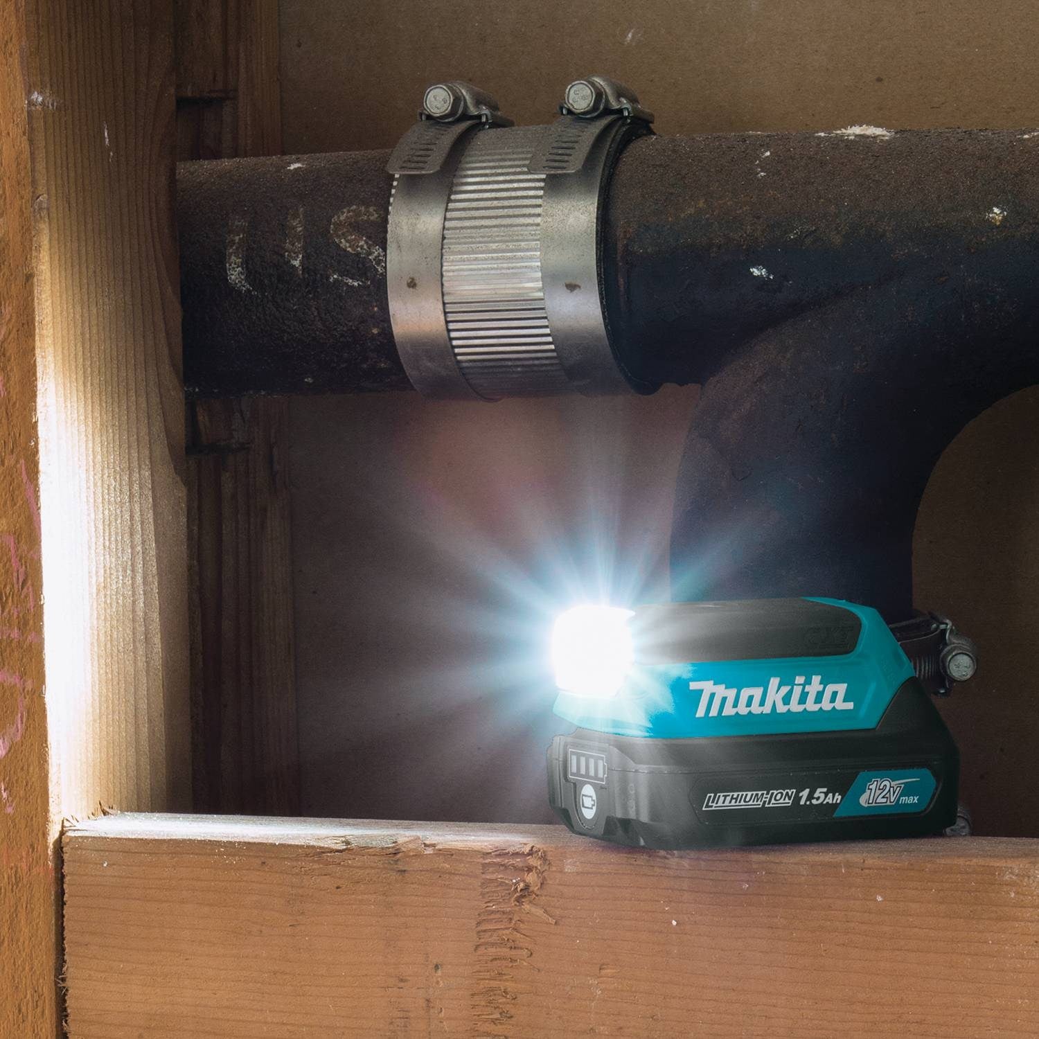Makita 12 Volt Max CXT Lithium-Ion Cordless L.E.D. Flashlight (Flashlight Only) on Sale
