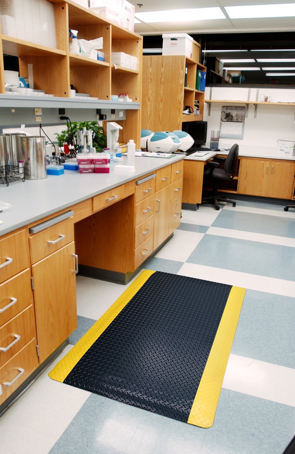 Wearwell Diamond-Plate SpongeCote UltraSoft Mat, 4′ Width x 75′ Length x 15/16″ Thickness, Black/Chevron on Sale